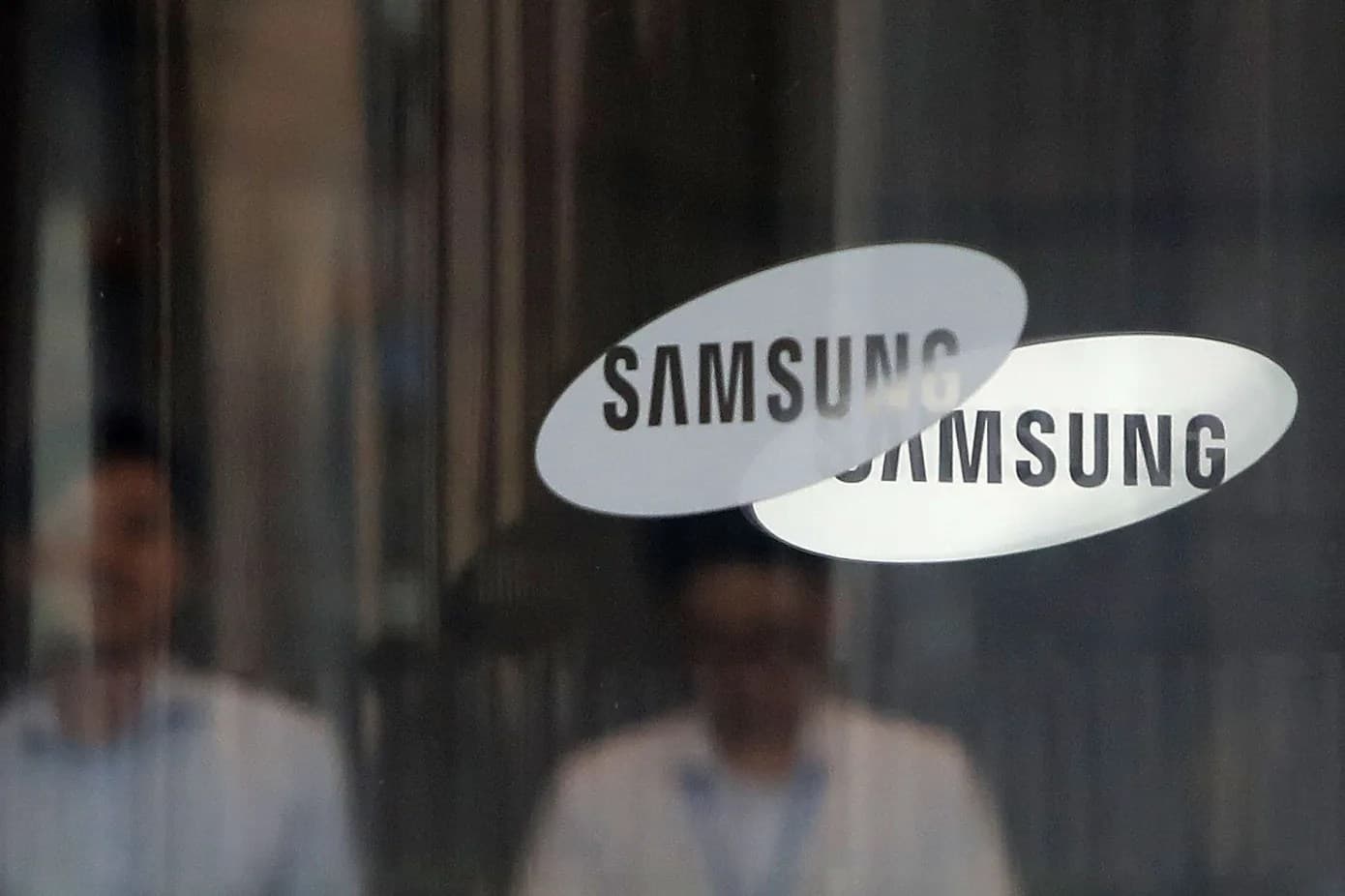 Samsung Hits $1T Valuation on AI Chip Demand
