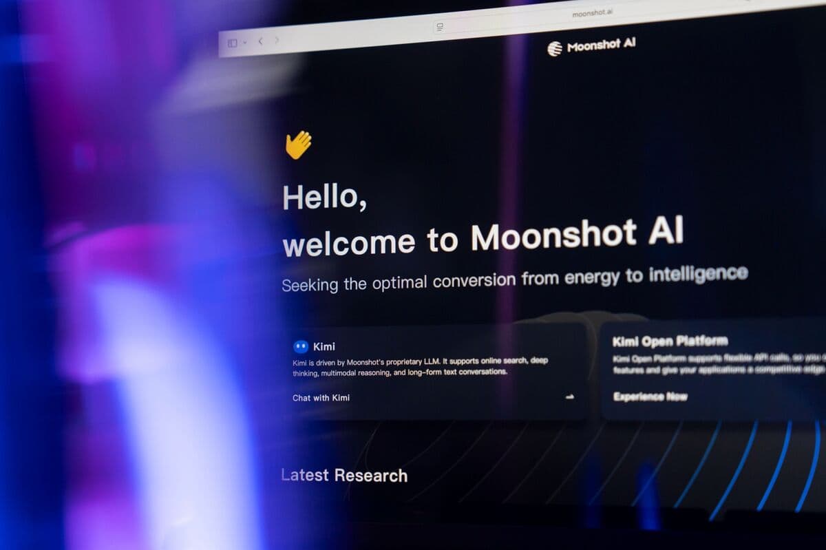 Moonshot AI Seeks Investor OK for Hong Kong IPO